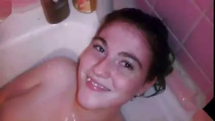 Una calda scopata con un atleta video pornografici gratuiti italiani è molto gradita a una donna matura.