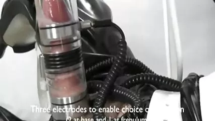 A Milochka piaceva l'aspirazione chic di un uomo di colore video hard sborrate in soggiorno.