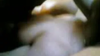 Ho preso a succhiare un'erezione sporgente video per adulti hard in macchina.