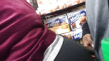 Una ragazza magra con piccoli seni sodi saltò sul cazzo. film hard megasesso
