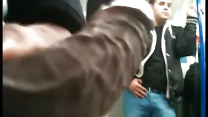 Il ragazzo è riuscito voglio vedere un film pornografico a scopare incredibilmente il vicino paffuto sulla poltrona.