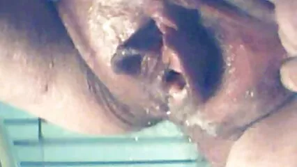 Uno zio esperto film hard da vedere gratis sedusse una pollastra per fare sesso e gliela diede.
