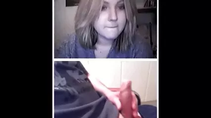 Togliendosi il vestito nero, ha scopato una ragazza video hard gratis in calze.